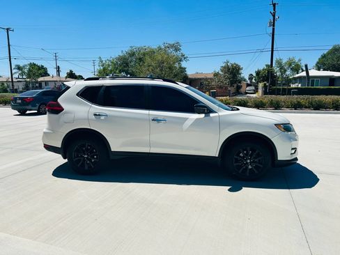 Used 2018 Nissan Rogue SV w/ Premium Package FWD image 38