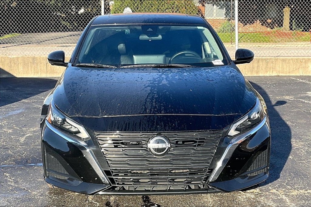 Used 2024 Nissan Altima 2.5 SL AWD/4WD image 2
