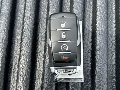 Used 2024 RAM 1500 Laramie AWD/4WD image 38