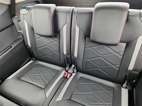 New 2026 Volkswagen Atlas Peak Edition image 9