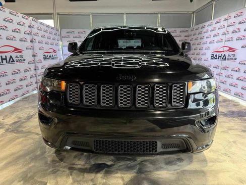 Used 2017 Jeep Grand Cherokee Altitude AWD/4WD image 4