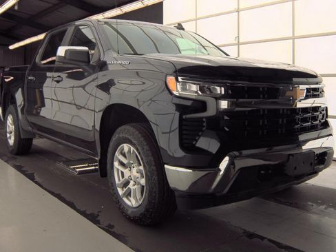 Used 2023 Chevrolet Silverado 1500 LT AWD/4WD image 1