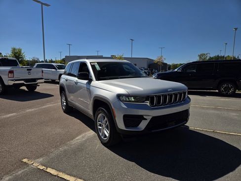 New 2025 Jeep Grand Cherokee Laredo X image 3