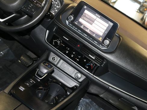 Used 2021 Nissan Rogue S FWD image 22