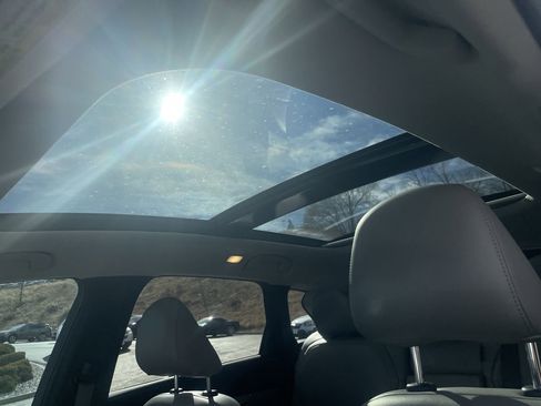 Used 2024 INFINITI QX50 Sensory image 12