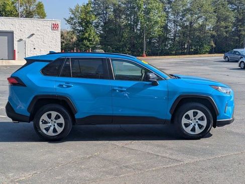 Used 2021 Toyota RAV4 LE image 8