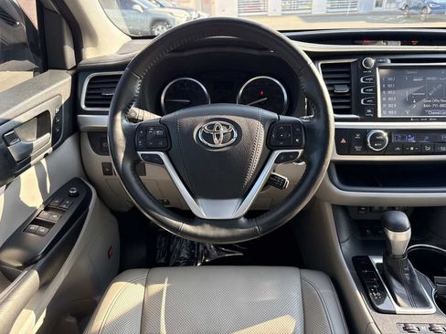 Used 2018 Toyota Highlander Limited Platinum AWD/4WD image 14