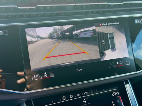 Used 2023 Audi Q8 Premium image 14