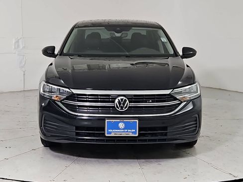 Certified 2023 Volkswagen Jetta SE FWD image 9