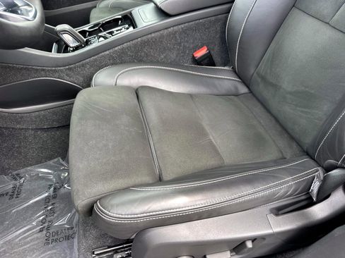 Used 2022 Volvo XC40 T5 R-Design image 21