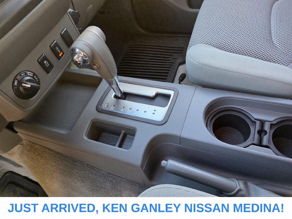 Used 2013 Nissan Frontier SV w/ SV Value Truck Pkg AWD/4WD image 12