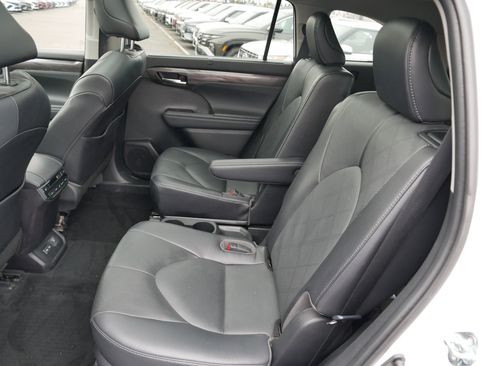 Used 2022 Toyota Highlander Platinum image 13