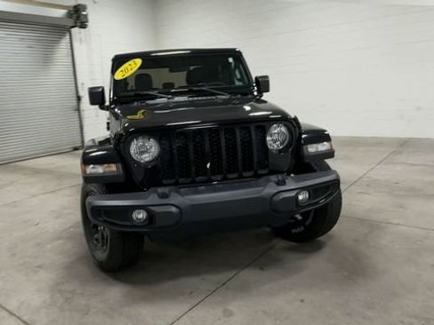 Used 2023 Jeep Gladiator Sport AWD/4WD image 6