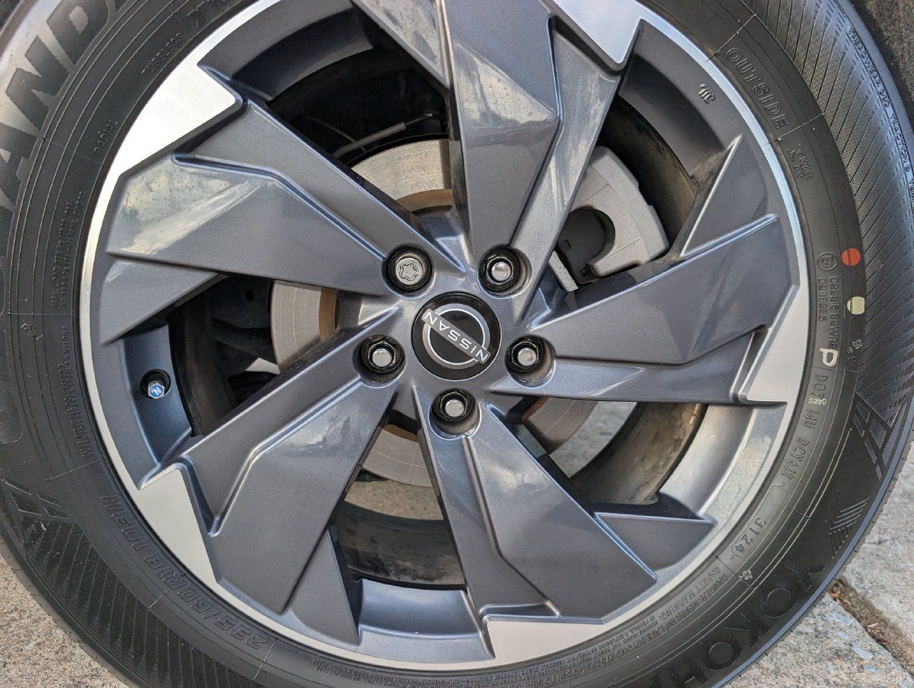 Certified 2025 Nissan Rogue SV w/ SV Premium Package FWD image 7