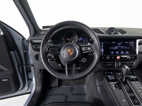 Certified 2026 Porsche Macan AWD/4WD image 17