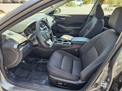 Used 2024 Nissan Altima 2.5 SV image 13