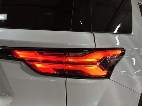 Used 2023 Chevrolet Traverse RS AWD/4WD image 9