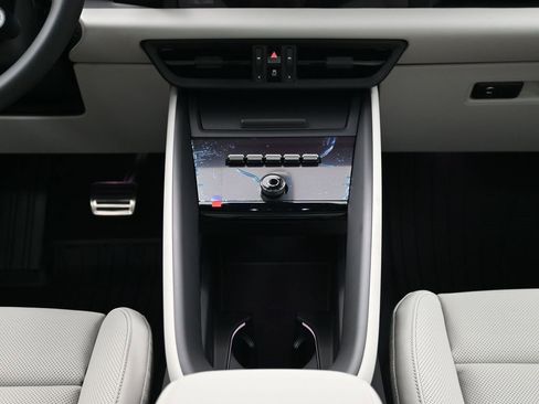 New 2025 Porsche Macan 4S Electric image 10