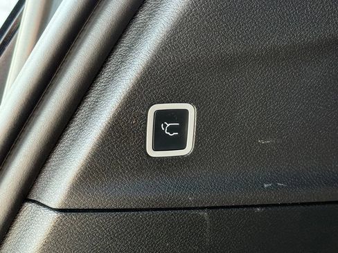 Used 2019 Chrysler Pacifica Touring Plus w/ Advanced Safetytec Group FWD image 20