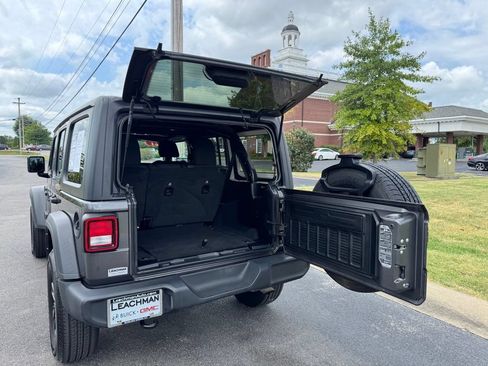 Used 2021 Jeep Wrangler Unlimited Sport AWD/4WD image 27