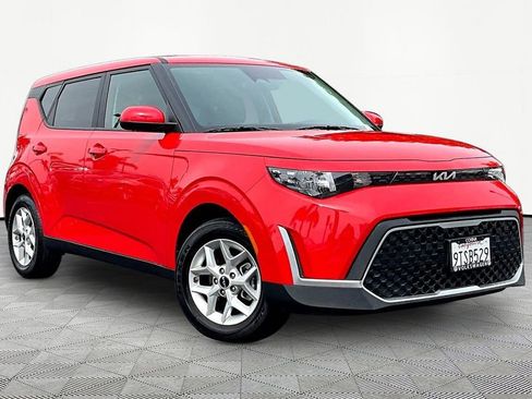 Used 2025 Kia Soul LX w/ LX Technology Package FWD image 1