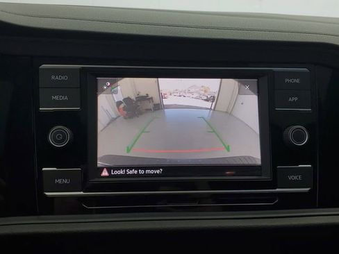 Used 2023 Volkswagen Jetta SE image 29