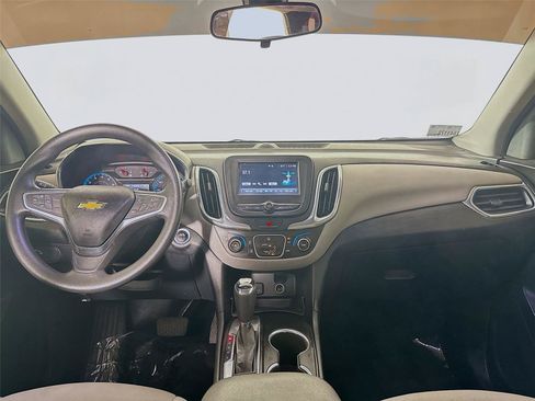 Used 2018 Chevrolet Equinox LS FWD image 3