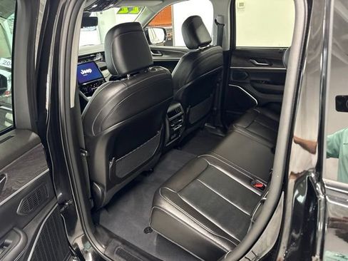 Used 2022 Jeep Grand Cherokee Limited 4xe w/ Luxury Tech Group II AWD/4WD image 19