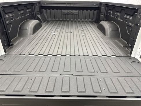 Used 2024 GMC Sierra 2500 SLT w/ SLT Premium Package image 25