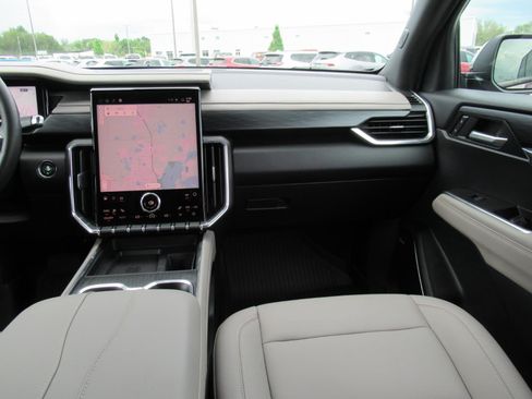 Used 2024 GMC Acadia Elevation w/ Luxury Package FWD image 14