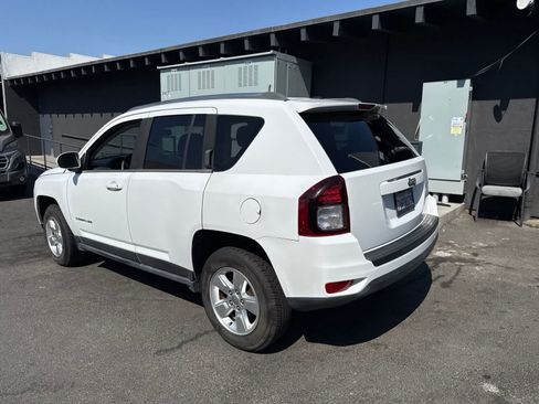 Used 2014 Jeep Compass Latitude FWD image 13