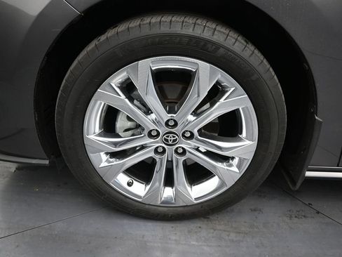 Used 2024 Toyota Sienna Platinum image 9