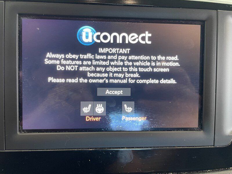Used 2019 Chrysler Pacifica Touring-L FWD image 12