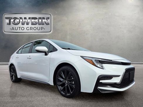 Used 2025 Toyota Corolla SE FWD image 3
