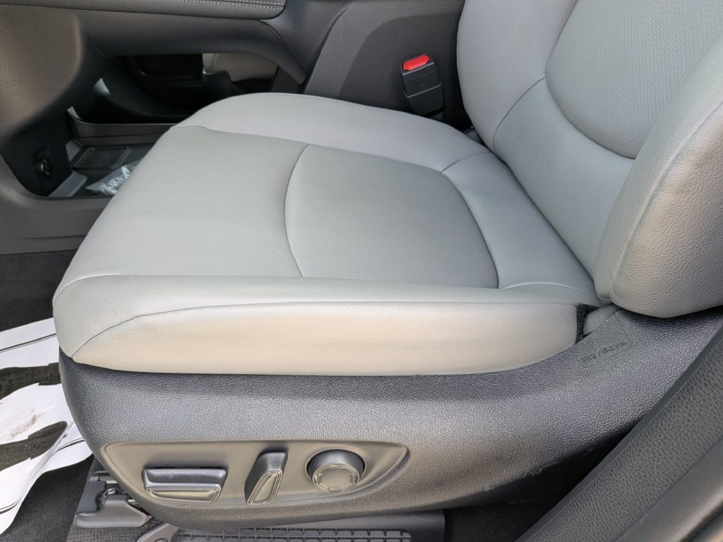 Used 2026 Toyota Sienna XLE FWD image 26