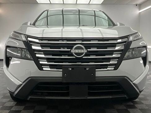 Used 2025 Nissan Rogue SV AWD/4WD image 2