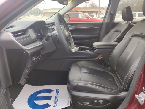 Used 2023 Jeep Grand Cherokee Limited image 18