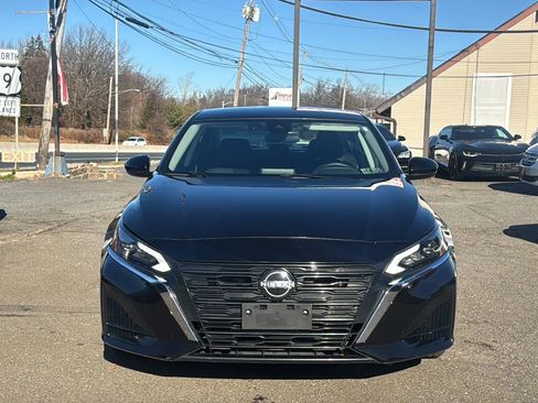 Used 2023 Nissan Altima 2.5 SV image 2