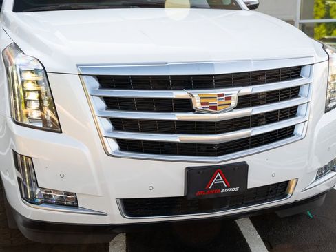 Used 2017 Cadillac Escalade Premium Luxury AWD/4WD image 5