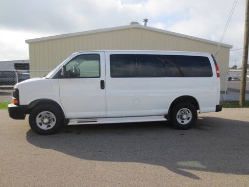 Used 2008 Chevrolet Express 2500 Passenger RWD image 1