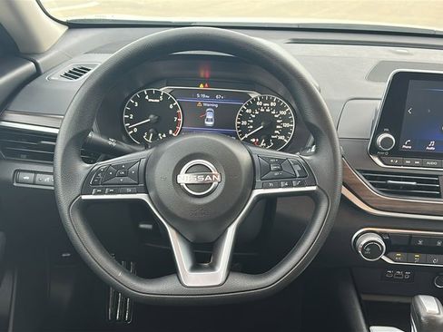 Used 2024 Nissan Altima 2.5 SV image 22