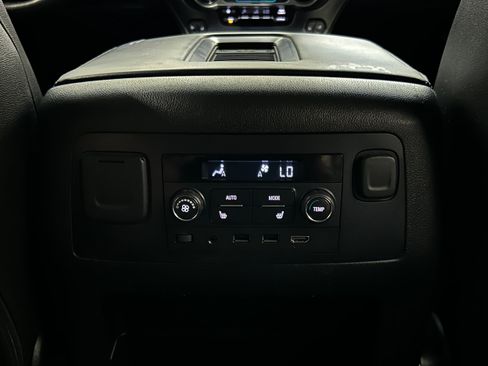 Used 2018 Chevrolet Tahoe Premier AWD/4WD image 32