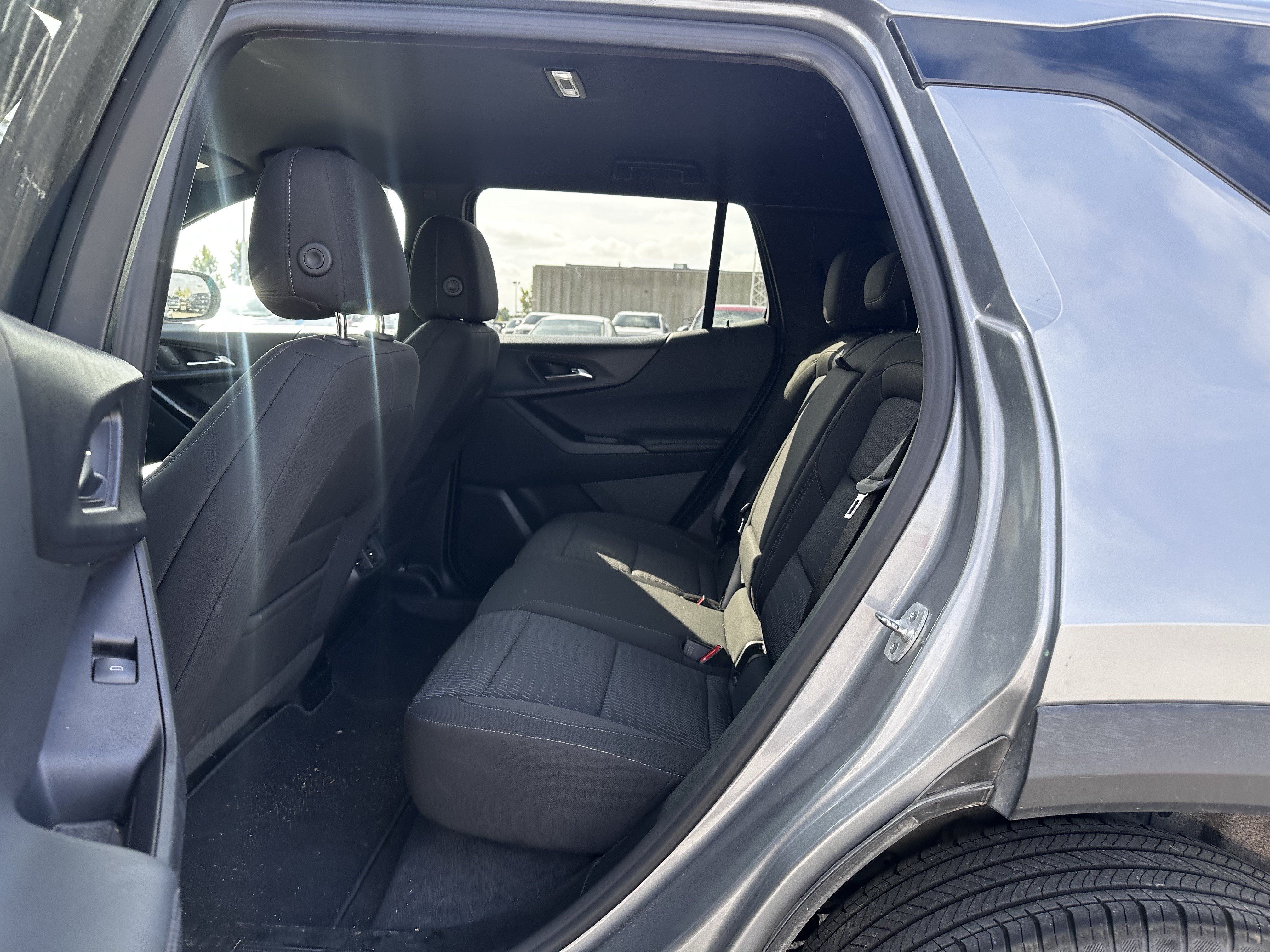 Used 2026 Chevrolet Equinox LT AWD/4WD image 9