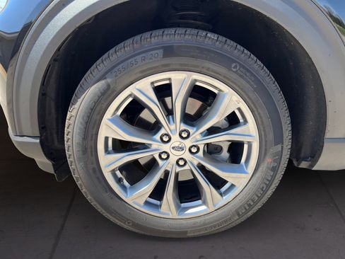 Used 2022 Ford Explorer XLT w/ Equipment Group 202A image 17