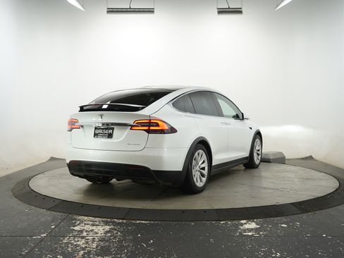 Used 2020 Tesla Model X Long Range AWD/4WD image 14