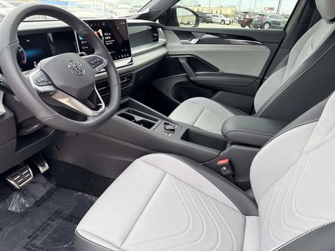 New 2026 Volkswagen Tiguan SE R-Line image 12