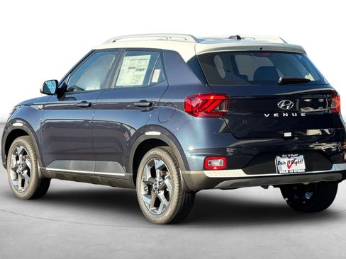 Used 2026 Hyundai Venue SEL FWD image 4
