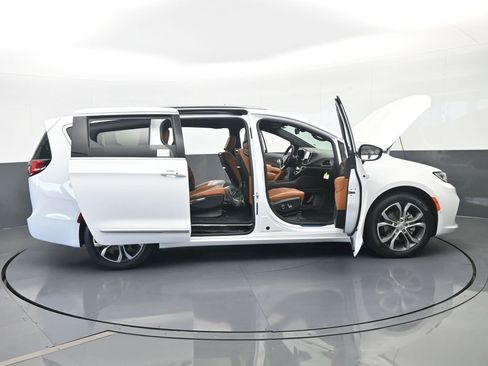 New 2026 Chrysler Pacifica Pinnacle image 83