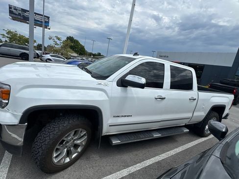 Used 2014 GMC Sierra 1500 SLT w/ SLT Crew Cab Value Package AWD/4WD image 2