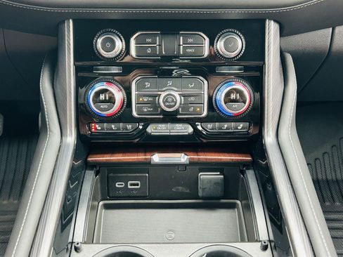Used 2024 GMC Yukon Denali Ultimate image 30